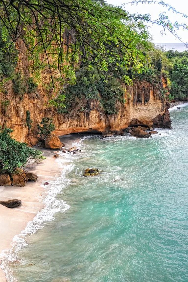 La isla caribeña con pocas playas de arena