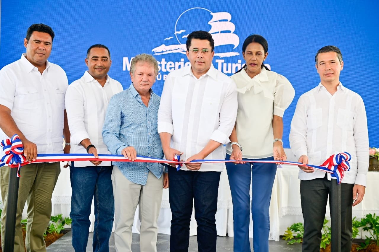 David Collado inaugura obras turísticas en La Altagracia