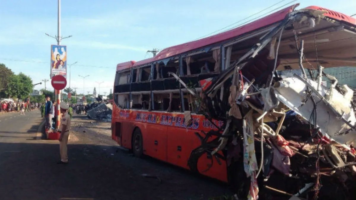 Turismo de luto: Accidente de autobús causa 8 muertos y 40 heridos