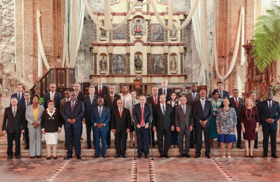 República Dominicana logra compromiso unánime de la AEC para enfrentar la crisis del sargazo
