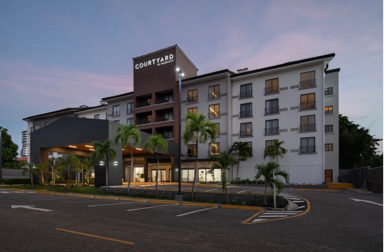 Courtyard by Marriott Santo Domingo celebra aniversario de reapertura