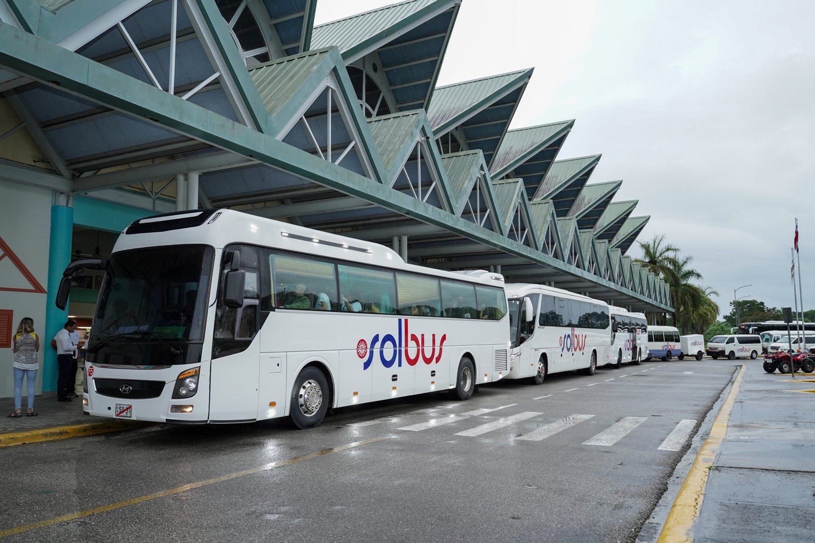 Solbus anuncia inversión de 4 millones de dólares para renovación de flota vehicular turística