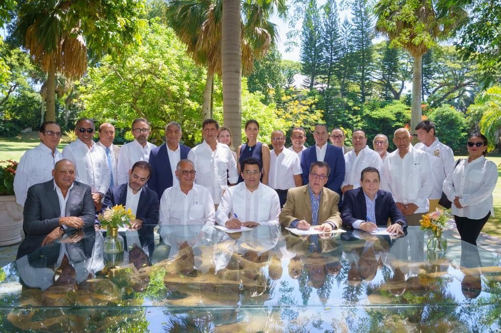 Collado y empresarios de Santiago planifican inversión turística de más de 400 millones de pesos