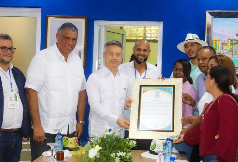 Embajador de China participa en la cuarta versión FestiCoco en Nagua