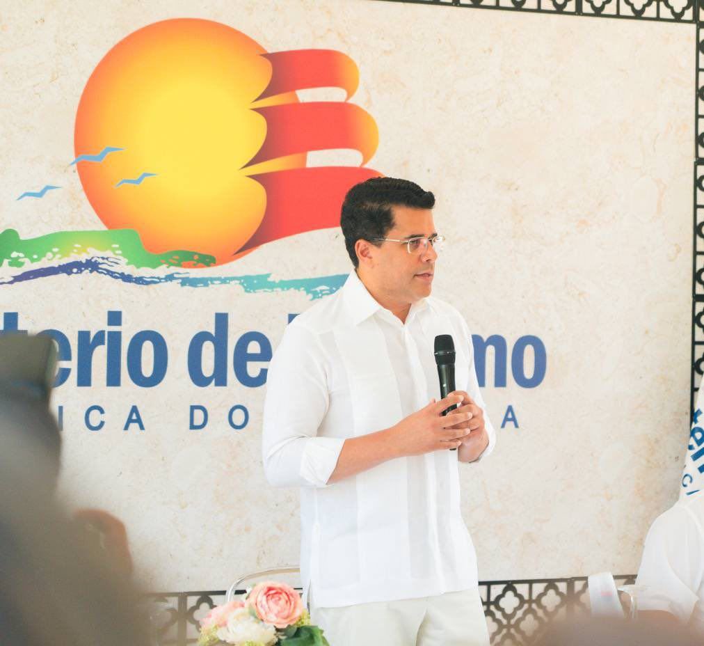 Turismo anuncia llegada de 7.6 millones de turistas en los primeros 9 meses del año