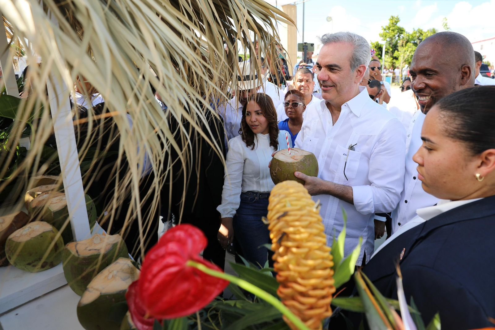 Presidente Abinader inaugura nuevo malecón de Caleta en La Romana