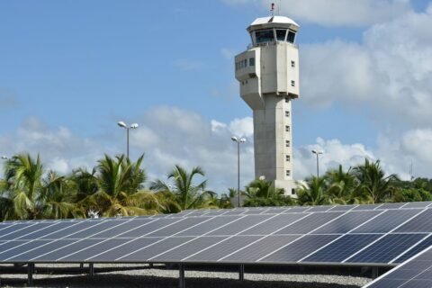 VINCI Airports, operador de AERODOM, dan un paso más hacia la sostenibilidad alcanzando 20 mil paneles solares en sus aeropuertos