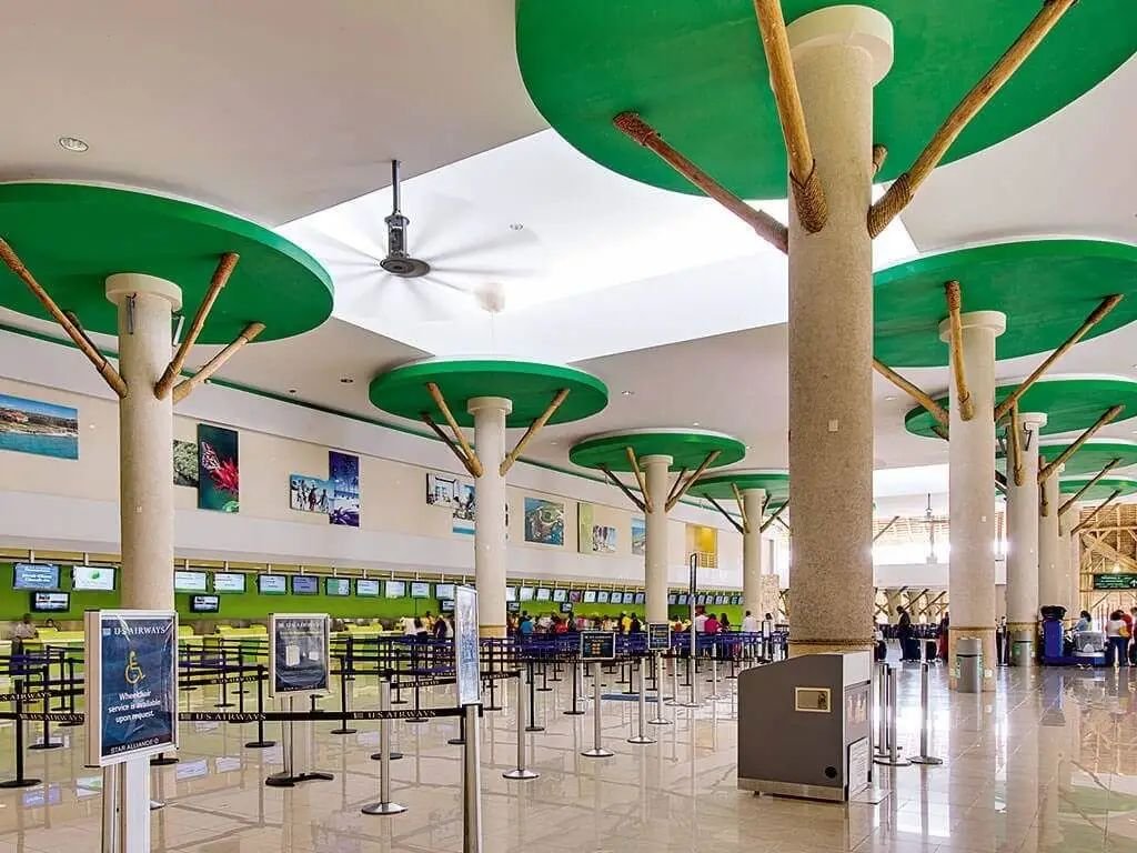 Arrestan portugués con estómago lleno de capsulas de cocaína en Aeropuerto de Punta Cana