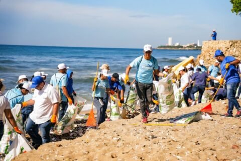 La Nacional realiza su 2da jornada de limpieza de playas