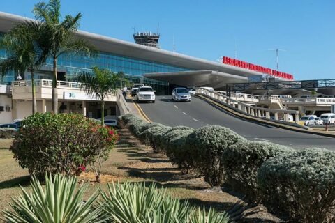 Colegio de Abogados opuesto a proyecto de ley que permitiría entregar por treinta años aeropuertos propiedad del Estado