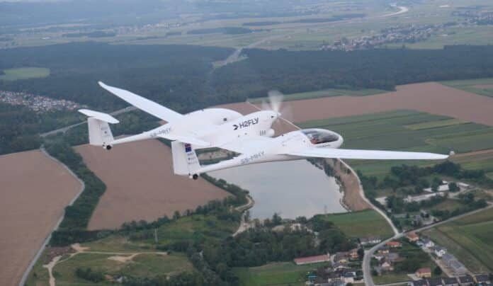 Un avión eléctrico hace un vuelo en Eslovenia con energía generada con hidrógeno líquido