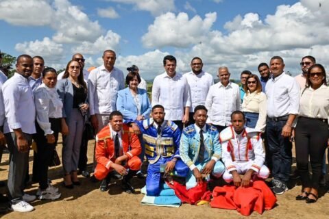 Turismo inicia construcción de plaza multiuso en Santa Cruz de El Seibo