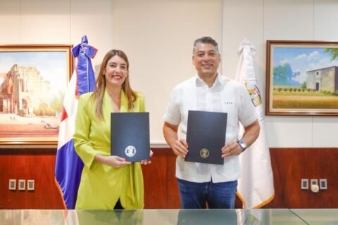 UNIBE y Arajet firman convenio de cooperación