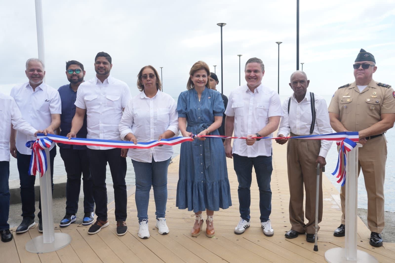 Vicepresidenta y director APORDOM inauguran muelle pesquero en Sabana Grande de Palenque