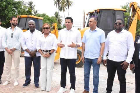 Turismo continúa con la intervención en Guayacanes para fortalecer ese destino