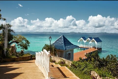 Grupo Piñero celebra el primer aniversario de Cayo Levantado Resort