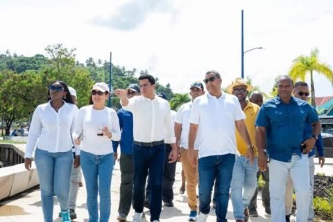 David Collado supervisa trabajos del malecón en Samaná previo a huelga anunciada