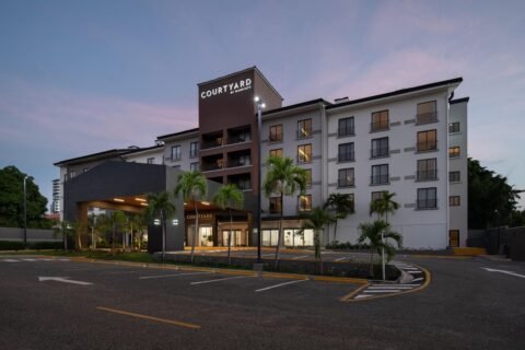 Courtyard By Marriott Santo Domingo ofreció un cóctel a las Federaciones Deportivas y equipos de MLB