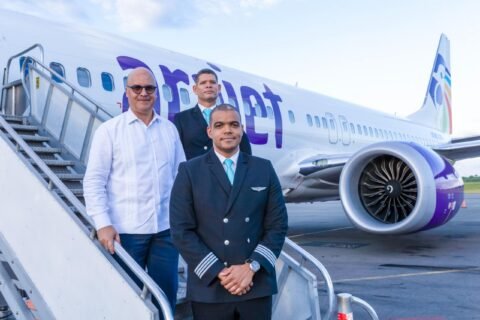 IDAC habilita dos pilotos dominicanos para volar los aviones de Arajet
