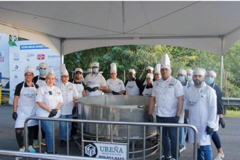 Solangel Velázquez y su equipo de chefs obtiene récord Guinness Word Récord por “El Majarete más grande del mundo”
