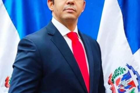 Diplomático Luis González disertará en la feria “Turismo y Atracciones 2025” en Pedernales
