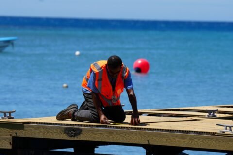 APORDOM inicia trabajos de mantenimiento del muelle turístico y pesquero de Palenque