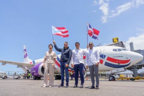 Ministro Collado le da salida al primer vuelo de Arajet a Puerto Rico