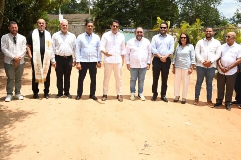 Ministro de Turismo deja iniciado reconstrucción de vía de acceso en Jumunuco, Jarabacoa