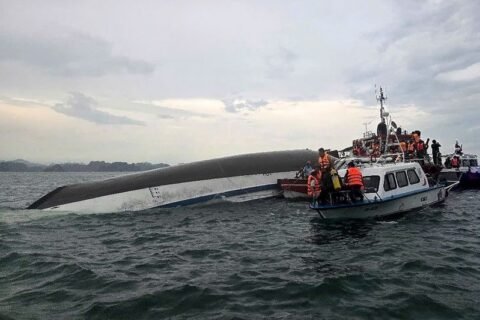 18 muertos y varios desaparecidos tras volcarse un barco turístico en Vietnam