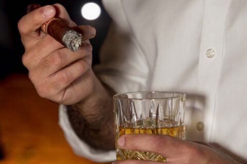 La Bodega y Arturo Fuente Cigar Club celebran a los padres con una experiencia de whisky premium