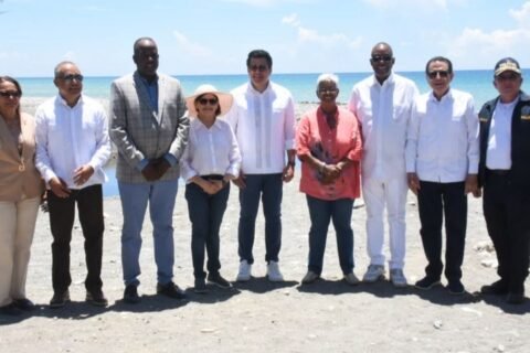 Turismo inicia trabajos de remozamiento playa Linda en Nizao