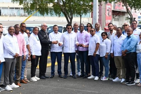 Collado inicia programa de sostenibilidad y entrega 38 camiones volteos a municipios y distrito municipales con vocación turística
