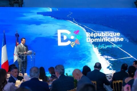 George Alexander Nader presenta en París a Miches como modelo de desarrollo turístico sostenible