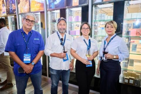 Caribbean Turf lanza el minibús eléctrico Club Car Transporte turístico y corporativo sostenible