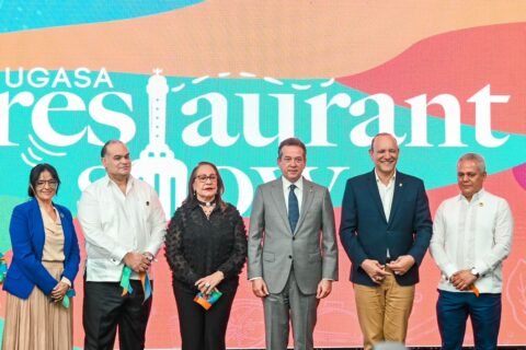 Alcalde Ulises Rodríguez resalta crecimiento gastronómico y turístico de Santiago