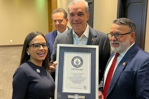 Presidente Luís Abinader felicita a Restaurante Amigos por récord Guinness en Aniversario FDC