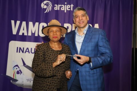 CEO de Arajet recibe las llaves de la ciudad de Cambridge en ceremonia por el inicio de operaciones hacia Massachusets