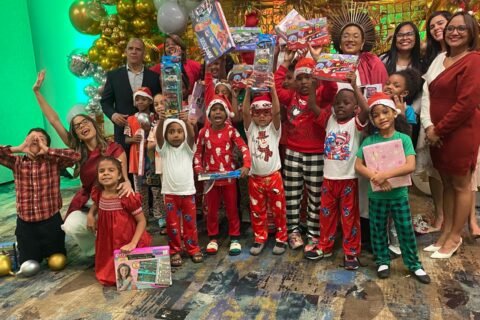 El Hotel Holiday Inn Santo Domingo da la bienvenida a la Navidad con su tradicional encendido del árbol