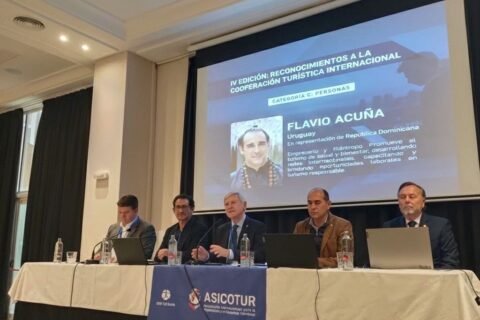 Flavio Acuña voz del turismo wellness en la República Dominicana recibe reconocimiento internacional