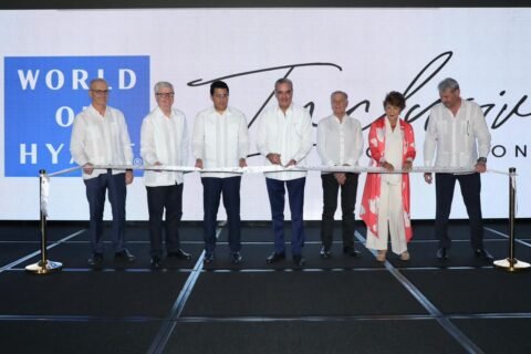  Abinader asiste a inauguración de hoteles Dreams y Secrets Playa Esmeralda con inversión de RD$23 mil millones en Miches 