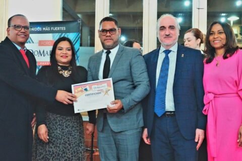 Kelvin Faña es reconocido por Foro DoMadrid en España