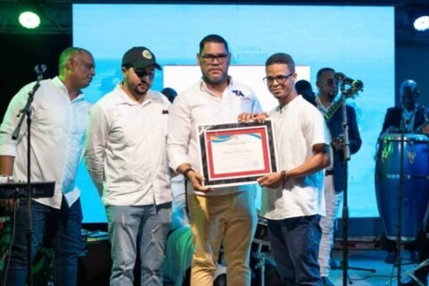 ADOMPRETUR Samaná reconoce a Kelvin Faña por éxito feria “Turismo y Atracciones 2026”