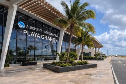 Abinader aprueba el Aeropuerto Internacional de Playa Grande mediante el decreto 115-26