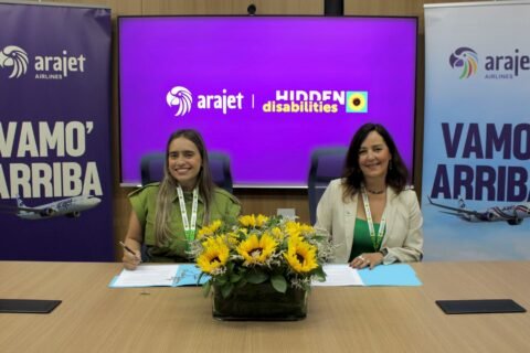 Arajet se convierte en primera aerolínea del Caribe en implementar programa Sunflower para pasajeros con discapacidades no visibles