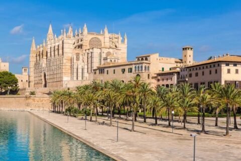 Mallorca arrasa entre los agentes de viajes de Alltours: suma más viajes de familiarización