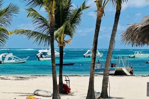 Adompretur exhorta regular el caos marítimo en franja de bañistas en playa de Bávaro